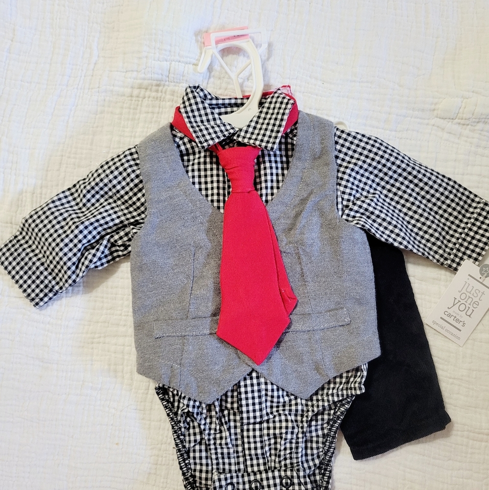 NWT Carters Nb boy suit